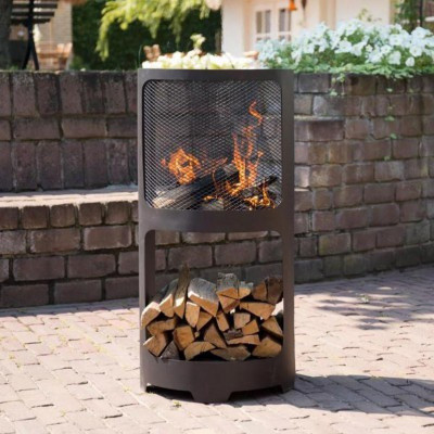 Kamin und Holzlager