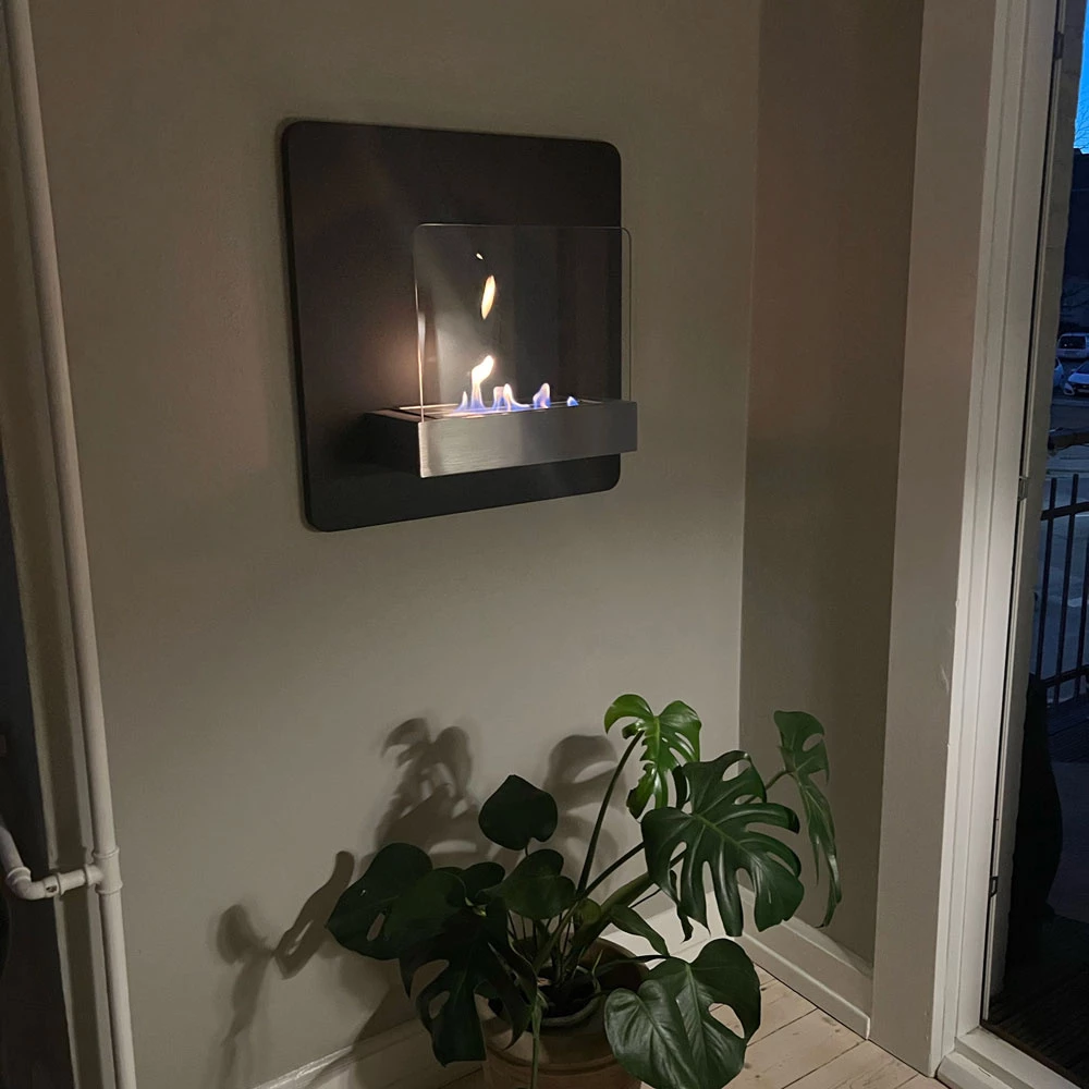 Væghængt biopejs med glas - sort Væghængt biopejs med glas - sort