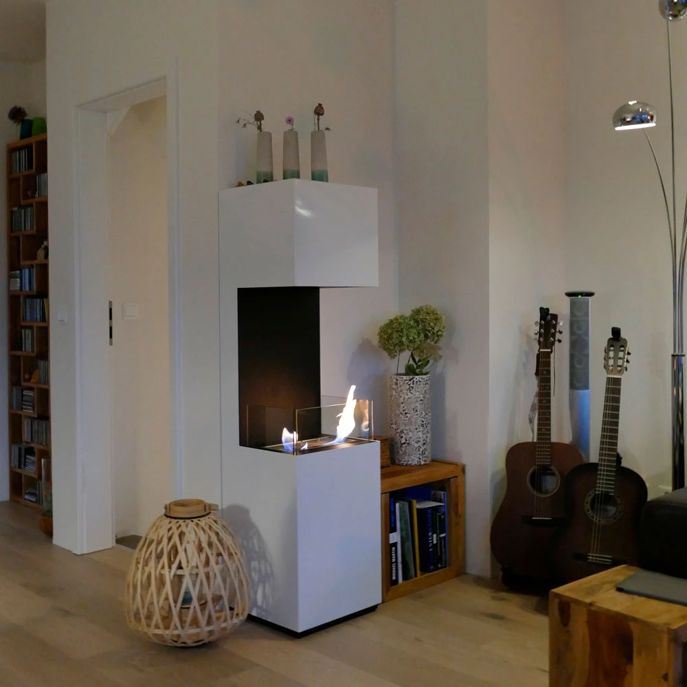 Åben 3-sidet biopejs i hvid til gulv Åben 3-sidet biopejs i hvid til gulv