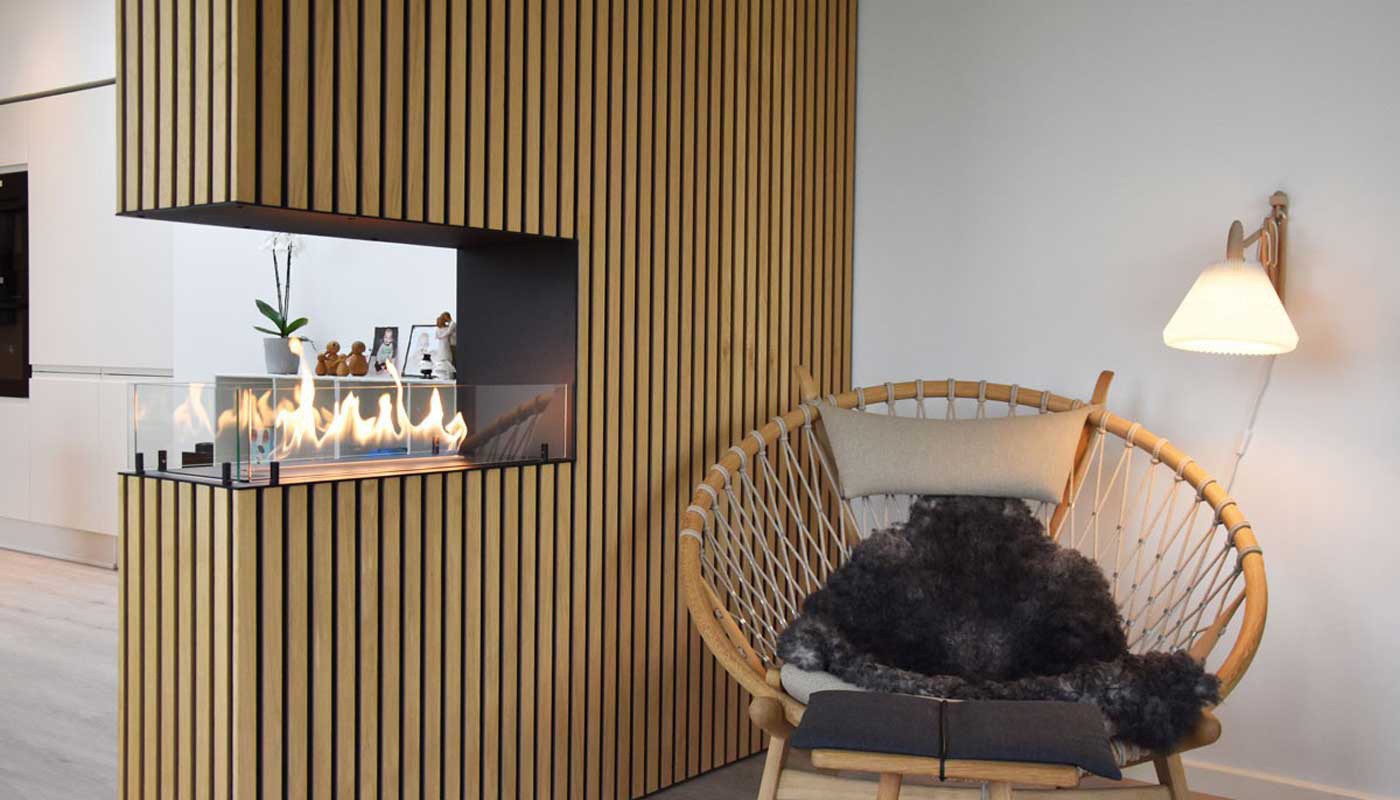 3-sidet rumdeler biopejs Foco Room Divider indbygget i skillevæg af træpaneler