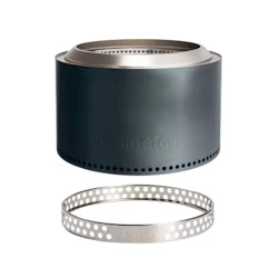 Solo Stove Yukon bålfad i gunmetal grå med aftagelig base ring i rustfrit stål. Røgfri design med 360° luftstrøm.