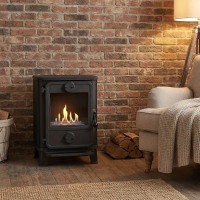 Morsø 1010 med rib, 100 mm ben - Fritstående biopejs i støbejern Sort fritstående i støbejern - Morsø 1010 med ribbet side og 100 mm ben