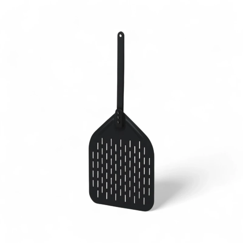 13-tommer sort pizzaspade i anodiseret aluminium med perforeret blad og langt h&aring;ndtag
