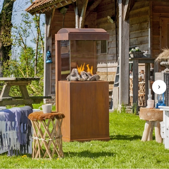 The BUZZ Corten fra Faber - fritst&aring;ende udend&oslash;rs gaspejs i rustfarvet cortenst&aring;l