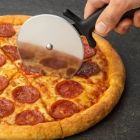Pizzasnijder van roestvrij staal met zwart ergonomisch handvat – 10 cm mes