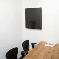 Safretti biohaard in aluminium met poedercoating voor aan de muur