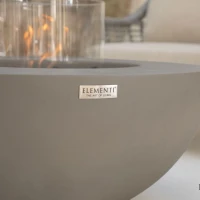 Ronde grijze bio-ethanol vuurtafel met bronzen glaskiezels en windscherm