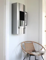 Hoge biohaard in roestvrij staal. Brandtijd 5 uur. Maat: 80 x 48 x 20 cm.