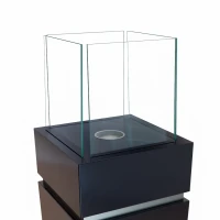 Flexibele vrijstaande biohaard die goed buiten is te gebruiken. Brandtijd tot 3 uur. Maat H: 100 x B: 32 x D: 32 cm.