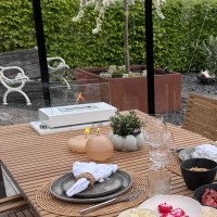 Kleine tafel biohaard die zowel binnen als buiten kan worden gebruikt, en eenvoudig te verplaatsen is. Brandtijd 1-2 uur.