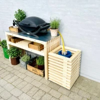 Gasflessenkast van nieuwe planken