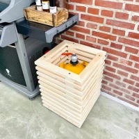 Gasflessenkast van nieuwe planken