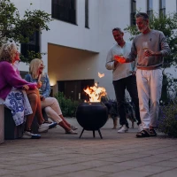 H&ouml;fats MOON 45 volledig zwarte vuurkorf met lage gietijzeren standaard
