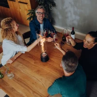 H&ouml;fats SPIN Air 1200 matzwarte bio-ethanol tafelhaard met hoog cilindervormig glas