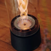 H&ouml;fats SPIN Air 900 matzwarte bio-ethanol tafelhaard met hoog cilindervormig glas en roterende vlam