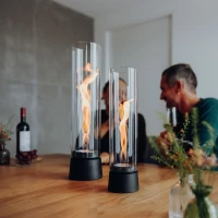 H&ouml;fats SPIN Air 900 matzwarte bio-ethanol tafelhaard met hoog cilindervormig glas en roterende vlam