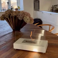 Kleine tafel biohaard die zowel binnen als buiten kan worden gebruikt, en eenvoudig te verplaatsen is. Brandtijd 1-2 uur.