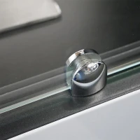 Witte vrijstaande biohaard die door zijn breedte perfect is voor een grote kamer of entree. Brandtijd tot 6,5 uur.