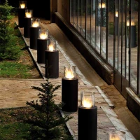 Planika Totem uit staal, zwart polystone en glas. Maat: &Oslash;: 39,5 x H: 106,6 cm