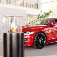 Planika Totem uit staal, zwart polystone en glas. Maat: &Oslash;: 39,5 x H: 106,6 cm