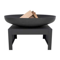 Kokta industri&euml;le en donkere vuurschaal 