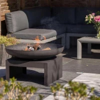 Kokta industri&euml;le en donkere vuurschaal 