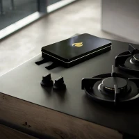 Nordic Flame Blusdeken in Zwart/Goud Doos