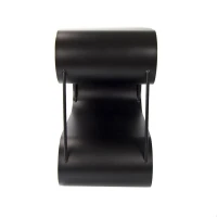 Zwarte gebogen houtblok houder in een S-vorm.