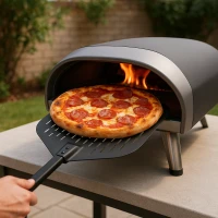 Zwarte geperforeerde aluminium pizzaschep met afneembare handgreep &ndash; 30 cm