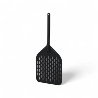 Zwarte geperforeerde aluminium pizzaschep met afneembare handgreep &ndash; 30 cm