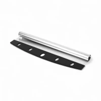 Gebogen pizzaroller van roestvrij staal met ergonomische handgreep in metallic look