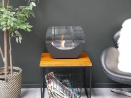 Zwarte tafel biohaard in een wiegvorm. De haard heeft een brander van 1 liter, met een brandtijd van 2-2,5 uur.