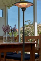 Zwarte verstelbare terrasverwarmer